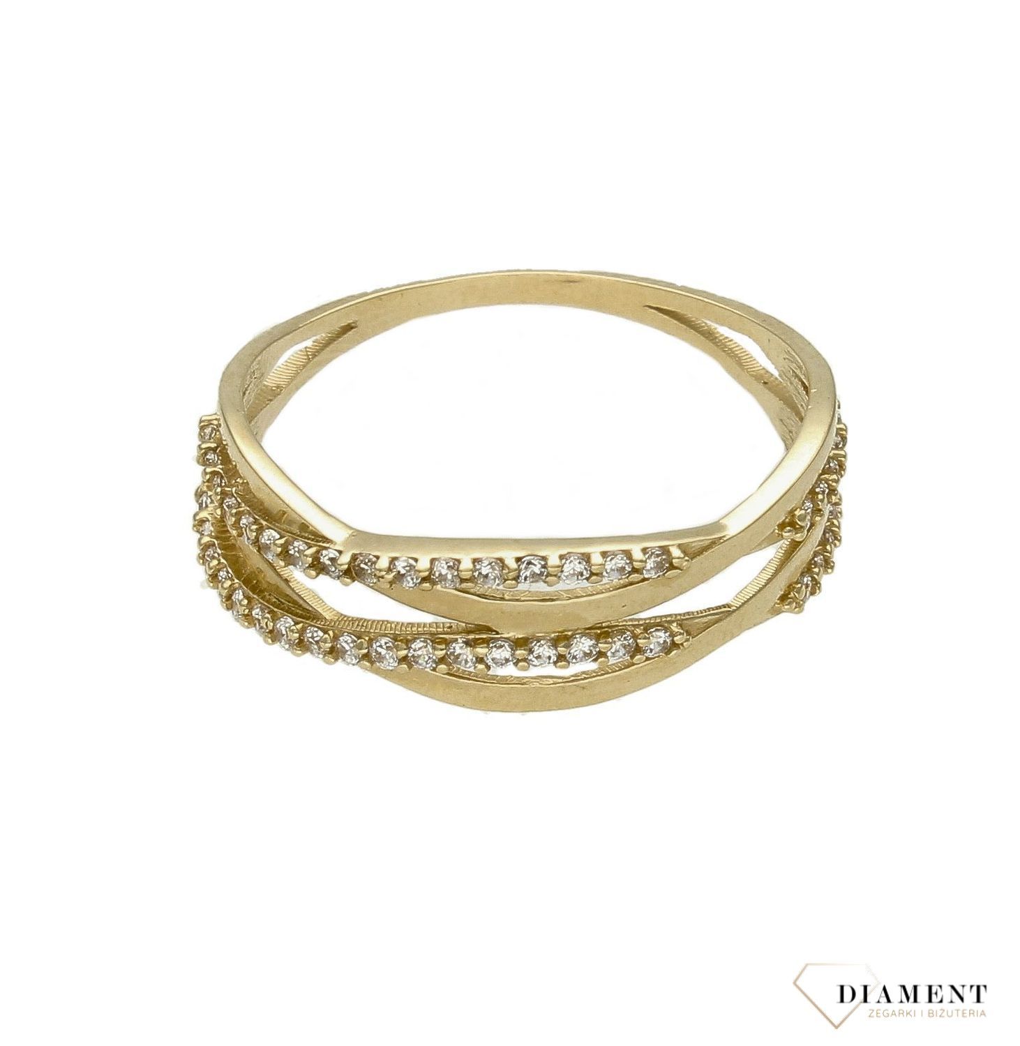 Złoty pierścionek damski Przeplatany błyskiem 585 PI 3058 585. Przeplatany pierścionek. Pierścionek złoty z cyrkoniami. Błyszczący pierścionek. Prezent na rocznicę, urodziny. Pomysł na prezent. Szeroki pierścień. Złoto z wyższ.jpg